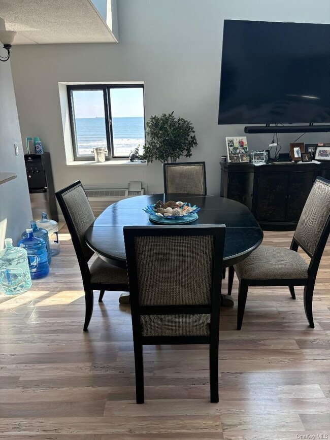 Building Photo - 750 W Broadway