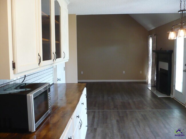 Building Photo - 213 Loxley Dr