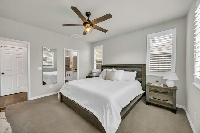 Building Photo - Newer Home on Large Corner Lot with Lots of Natural Light!