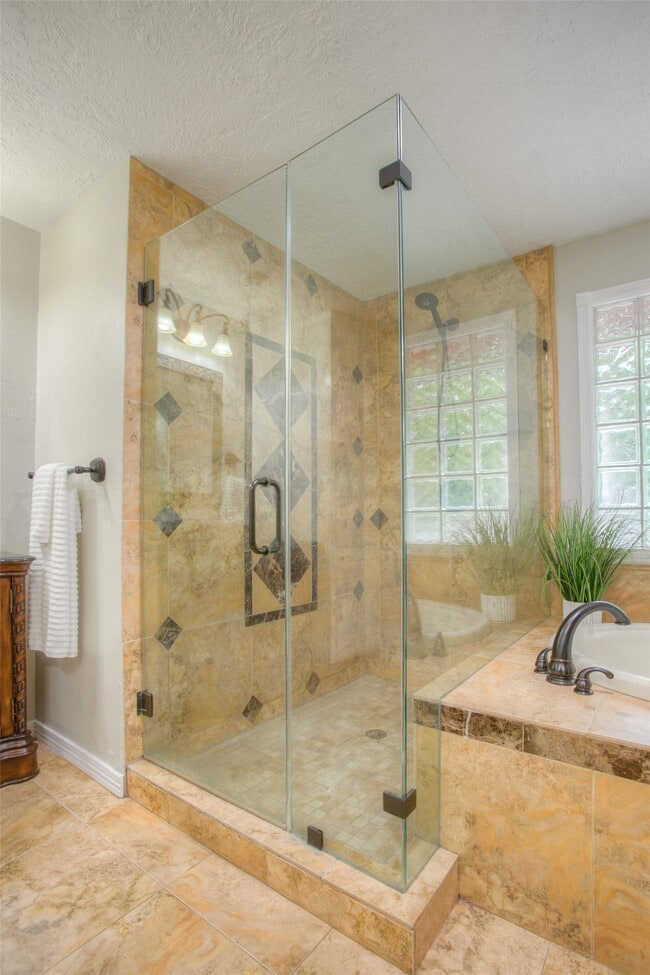 Building Photo - 6016 Teas Nursery Rd