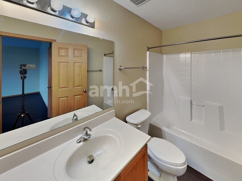 Building Photo - 6875 Tumbleweed Ln