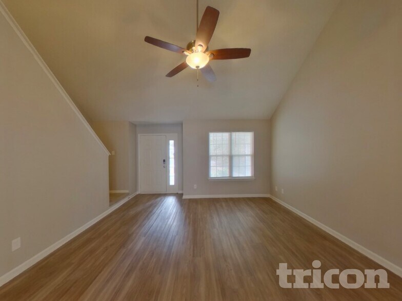 Building Photo - 1703 Mission Oaks St