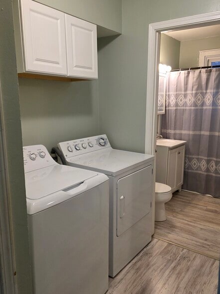 Building Photo - 209 W Green St