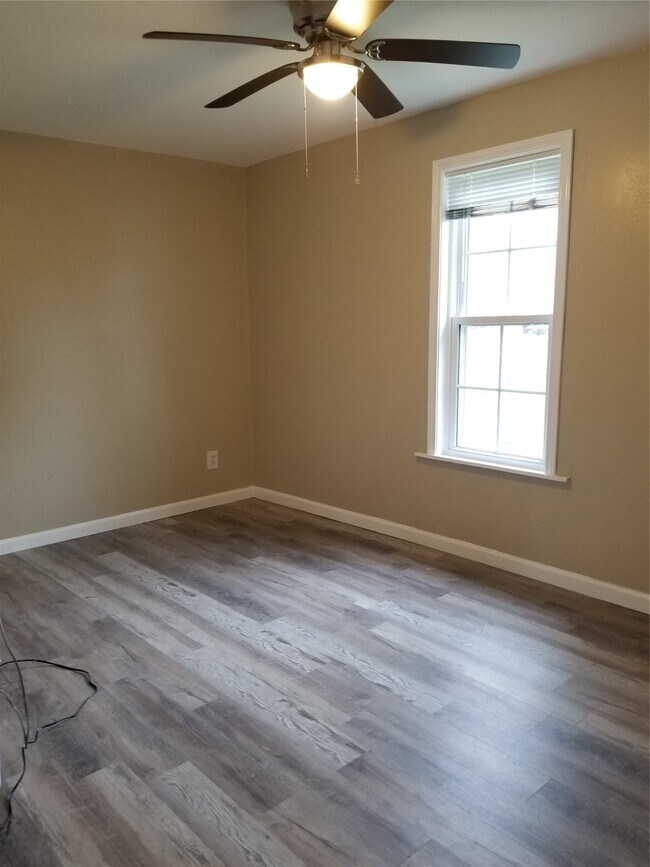 Building Photo - 12409 Dumas St