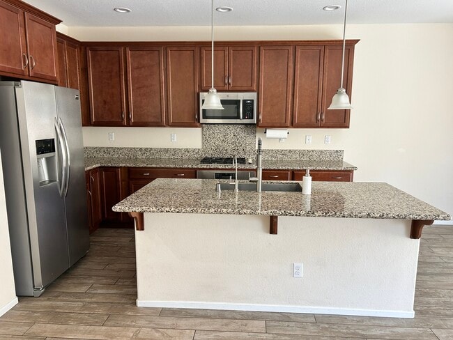 Building Photo - 10960 Knoxville Way