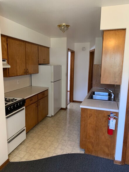 Building Photo - 2105 De Hoop Ave