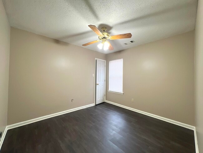 Building Photo - 9347 Garden Woods Dr