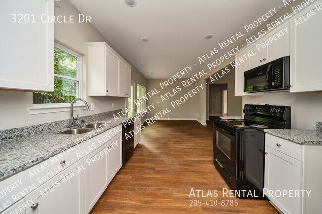Building Photo - 3201 Circle Dr