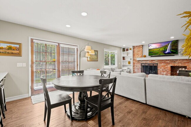 Building Photo - 8040 S Jasmine Cir