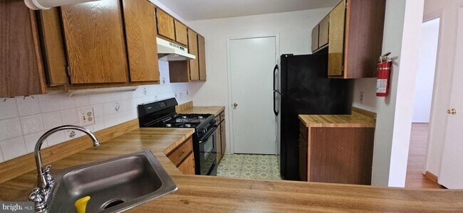Building Photo - 2408 Adams Ct