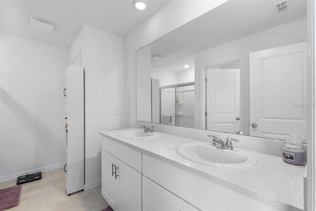 Building Photo - 13524 Camelot Ct