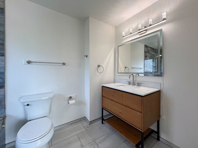 Building Photo - Beautifully Remodeled St. Helena Townhome with Pool Access & 2-Car Garage