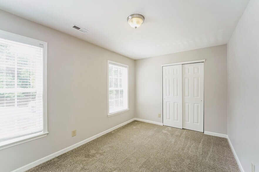 Building Photo - 8804 Old Potters Rd