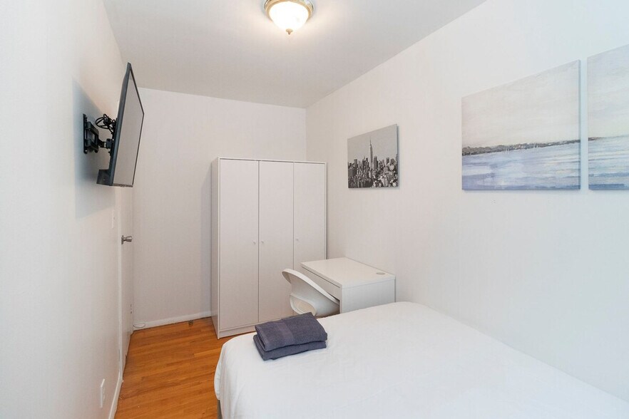 Building Photo - 304e E 95th St