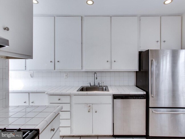 Building Photo - 1217 29th St NW