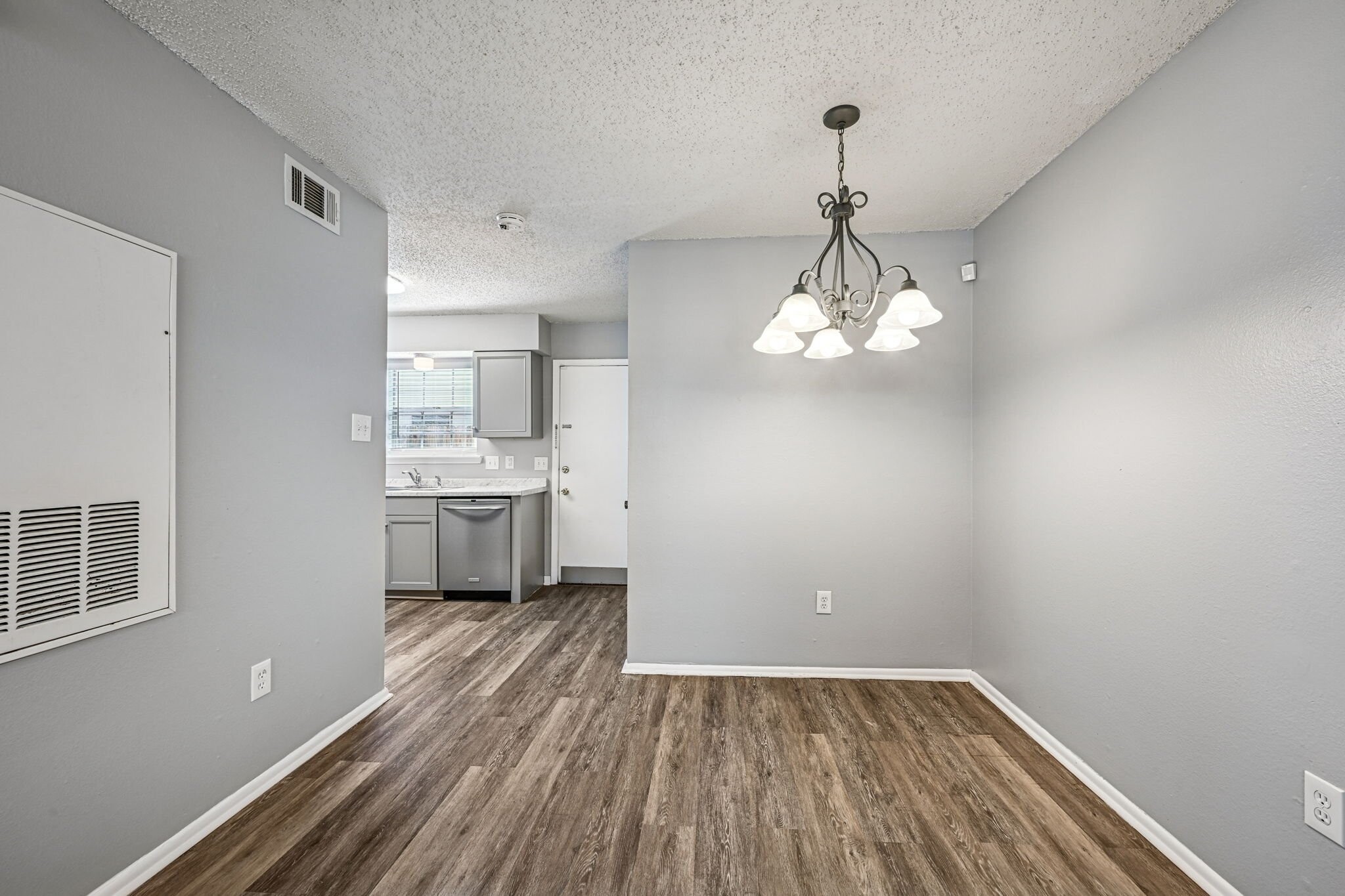 Building Photo - 737 Heavens Dr