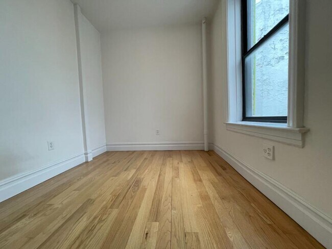 Building Photo - 1 bedroom in ASTORIA NY 11106