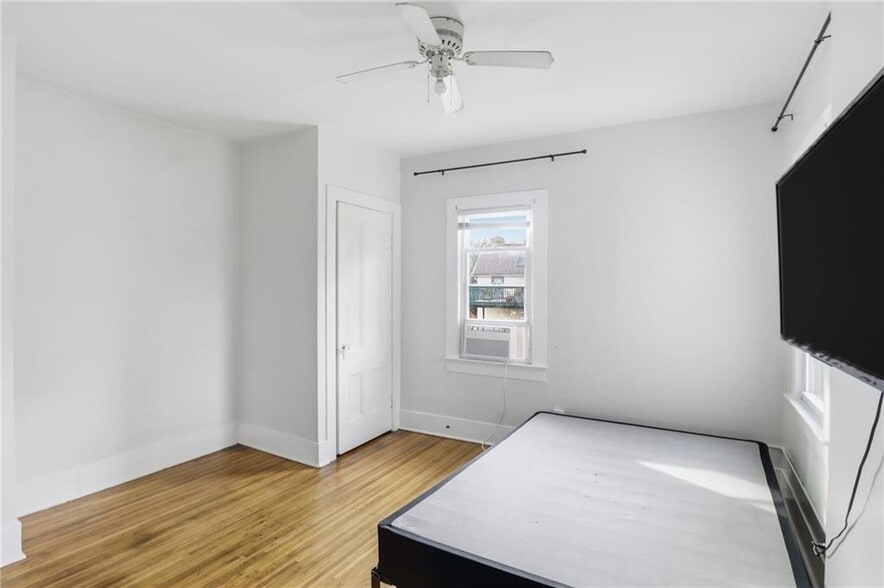 Upper Bedroom - 4232 Lake Ave