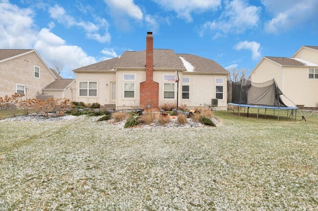 Building Photo - 3796 Village Club Dr