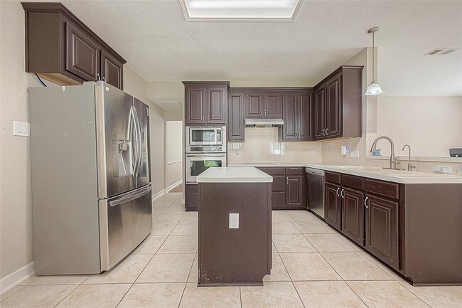 Building Photo - 1618 Savannah Dr