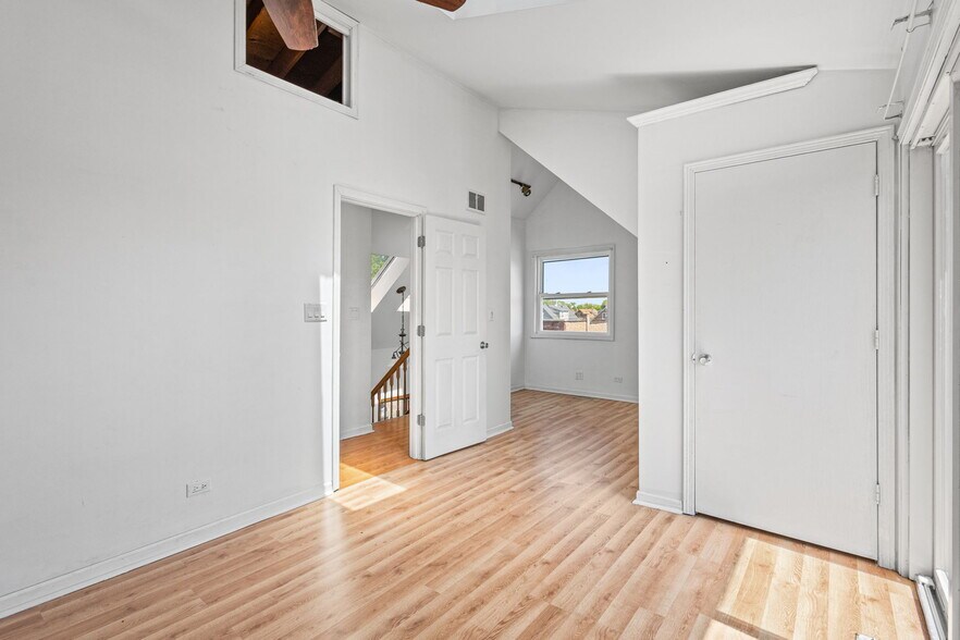 Building Photo - 5230 S Lockwood Ave