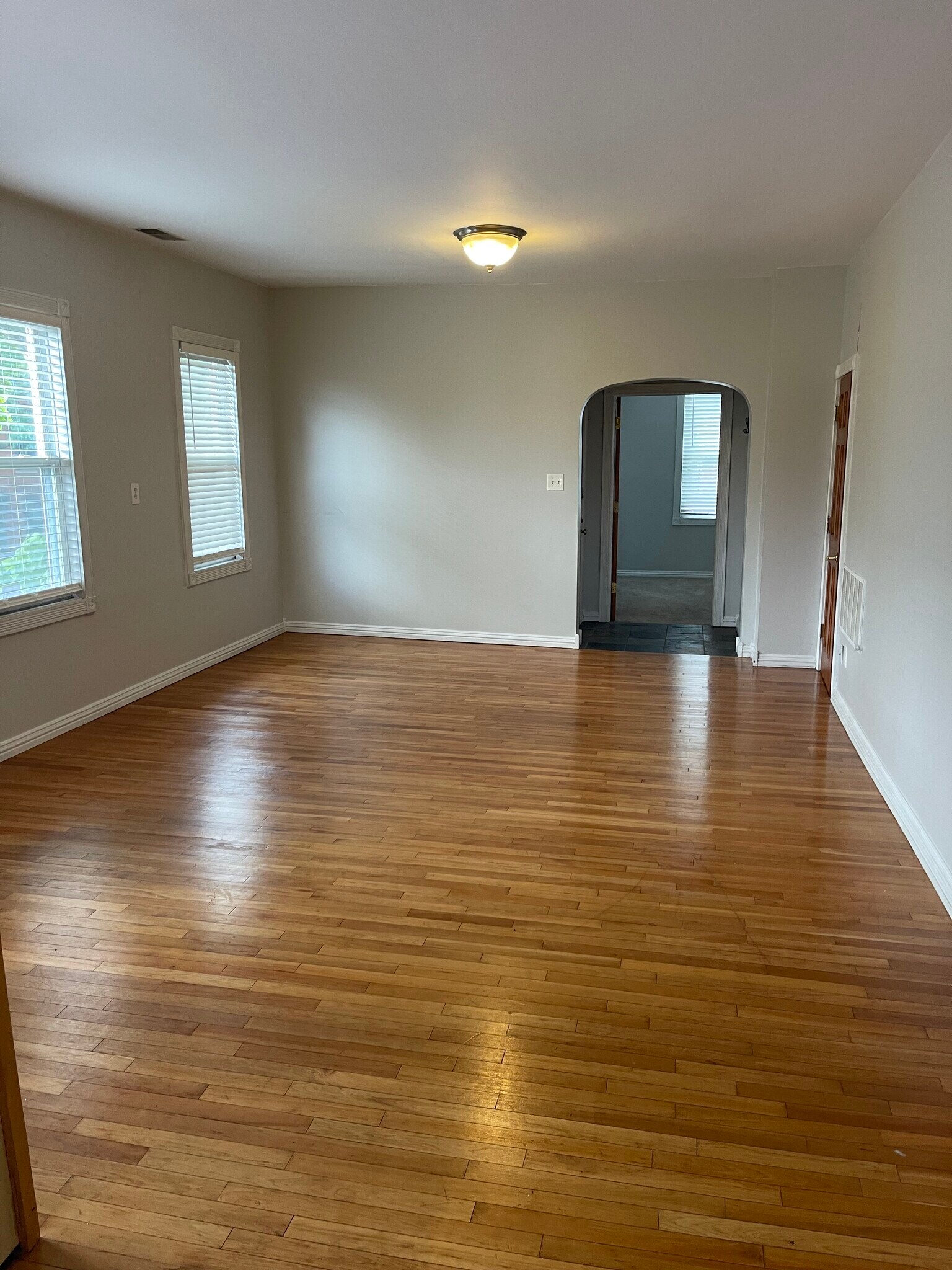 Building Photo - 1834 W Thomas St