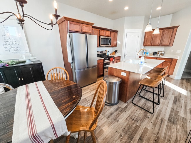 Building Photo - 261 W 490 N