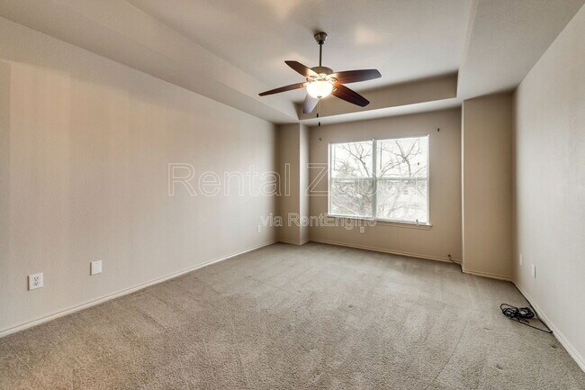 Building Photo - 902 Astaire Ave