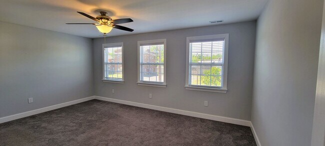 Building Photo - Beautiful 2 story home in heart of Church ...