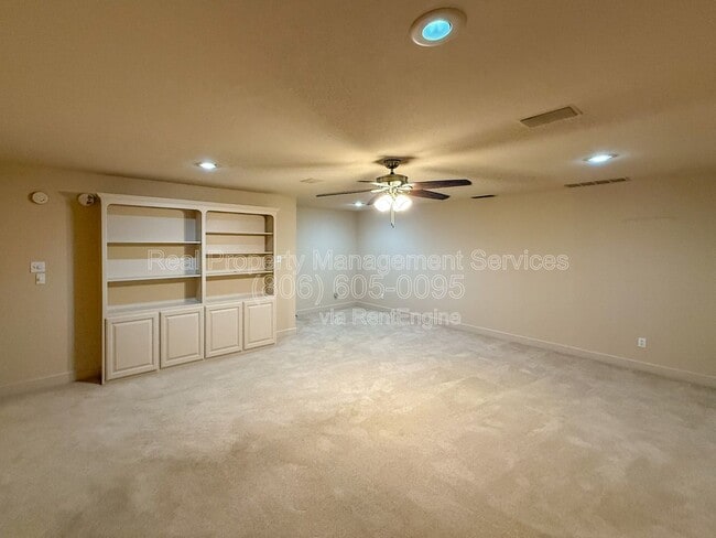 Building Photo - 2707 Regis St