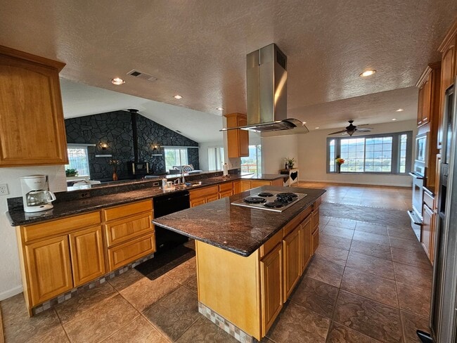 Building Photo - Breathtaking VIEWS in Hidden Valley Lake!