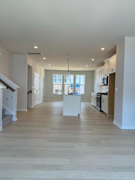 Building Photo - 1438 Blanche St