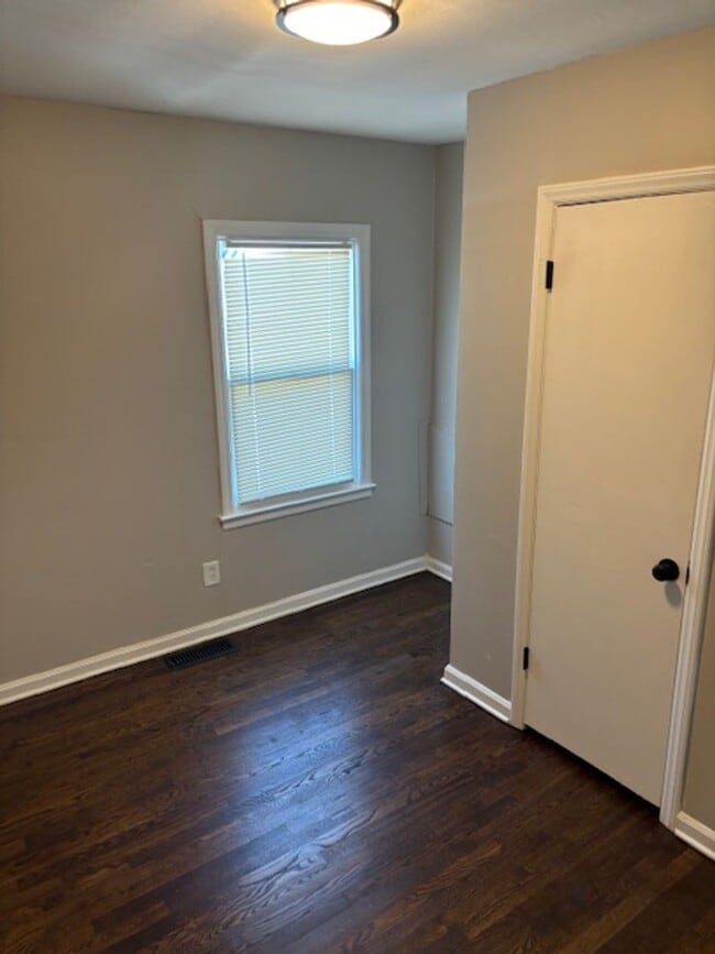 Building Photo - 3 Bedroom, 1 Bathroom in Kansas City