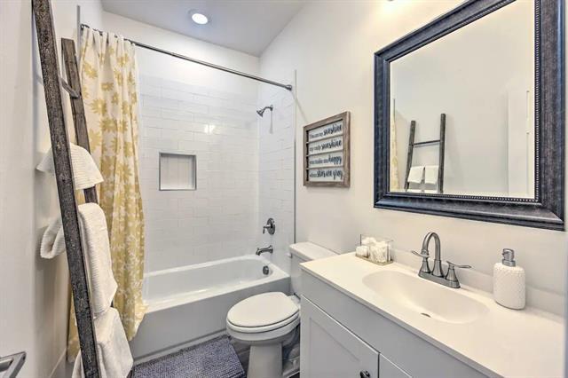 Building Photo - 6150 Shawnee Dr