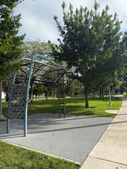 Building Photo - 6484 Indian Creek Dr