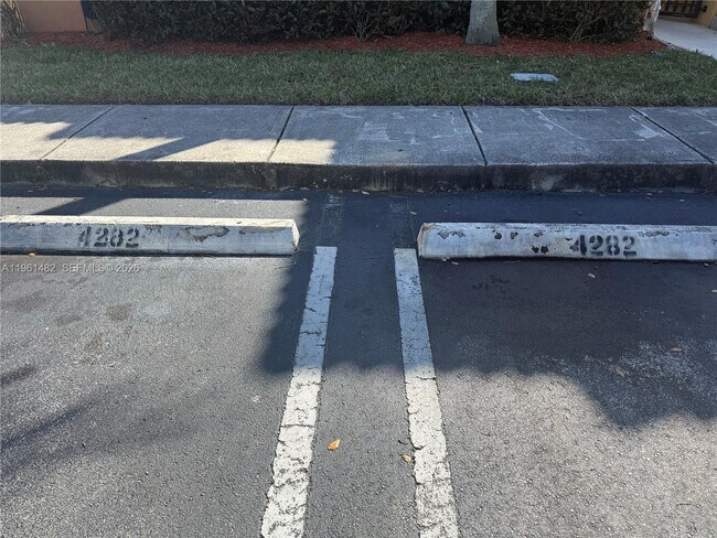 Building Photo - 4282 NE 9th St