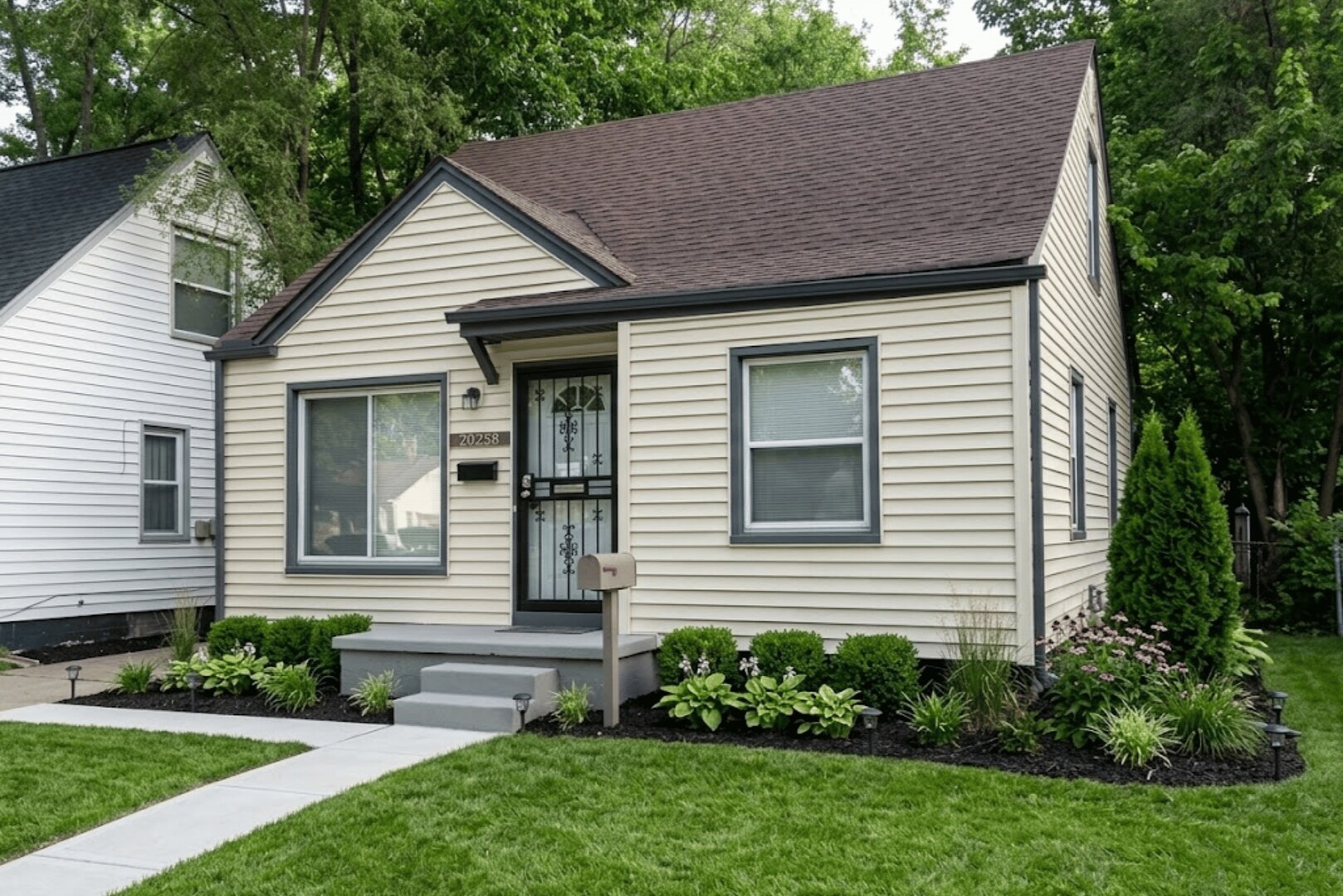 Building Photo - This beautifully updated 3-bedroom, 1-bath single-family home is ready for move-in!