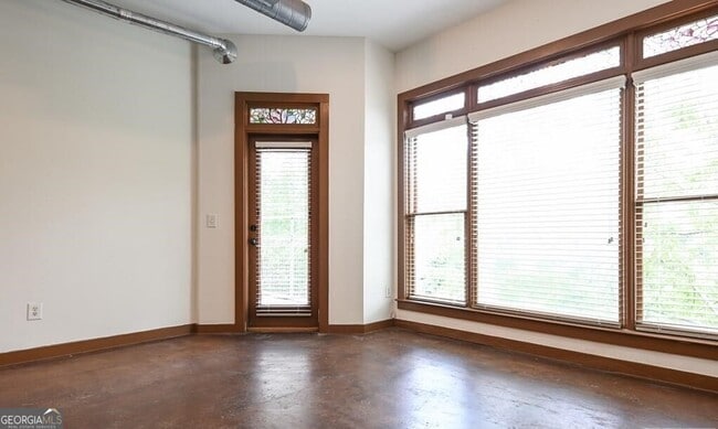 Building Photo - 250 Martha Dr