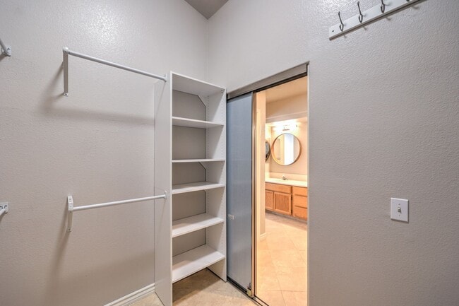 Building Photo - single story upgraded walking distance to park