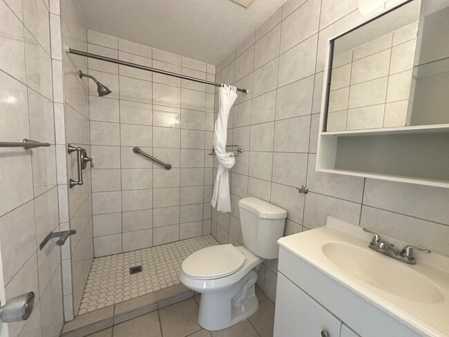 Building Photo - "Perfect Location: 2-Bed, 2-Bath Condo wit...