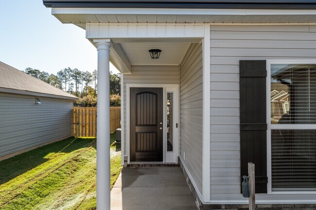 Building Photo - 8164-8164 Snelling Dr