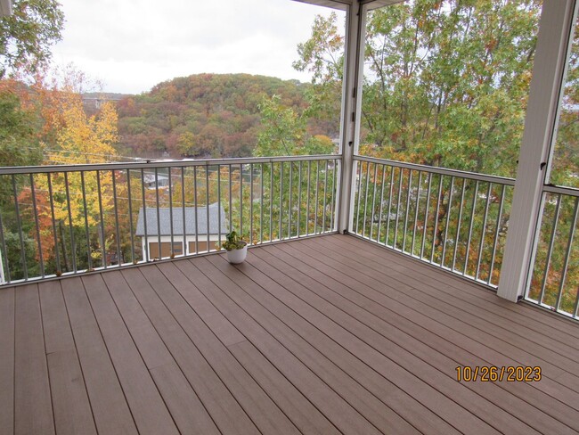 Building Photo - Lake View House with Boat Slip