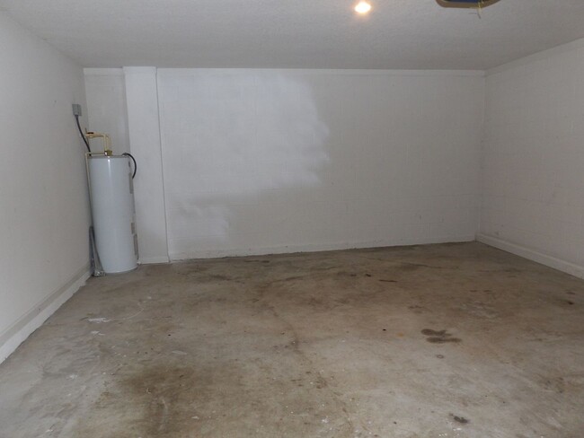 Building Photo - 4 Bedroom 2.5 Bath 2 Car garage Carole Arc...