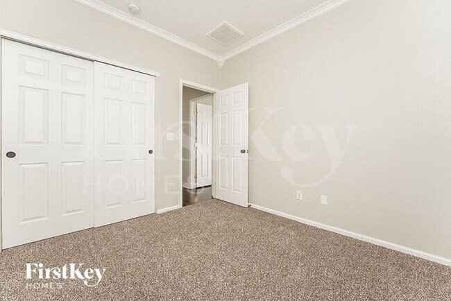 Building Photo - 5173 Pelican St