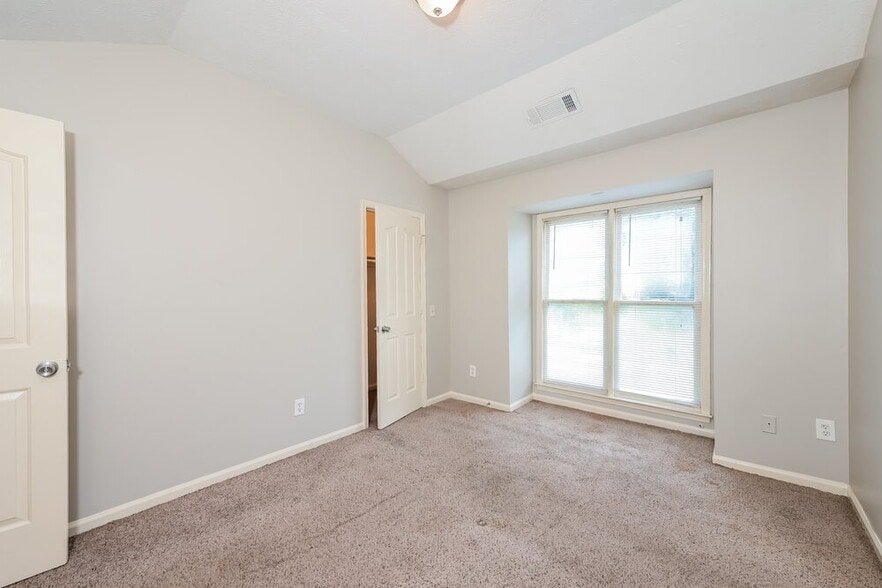 Building Photo - 5353 Ridgemere Ct