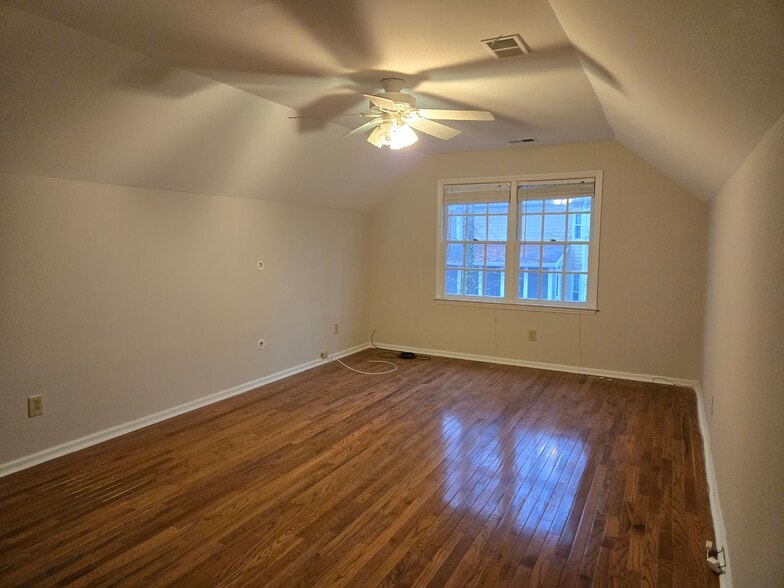 Building Photo - 11015 S Ford Rd