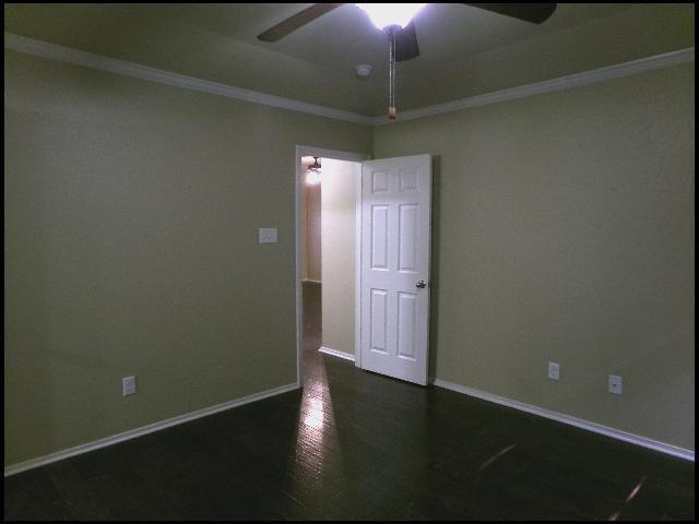 Building Photo - 9112 Pleasant Valley Dr