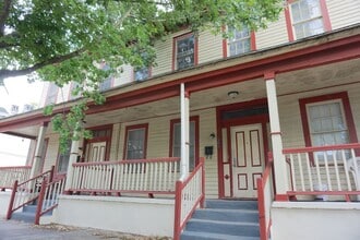 Building Photo - 3 BED | 2 BATH | COURTYARD | VICTORIAN DISTRICT | WALK TO FORSYTH