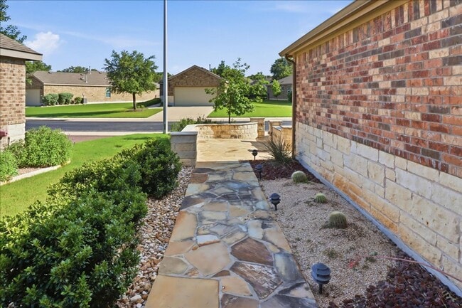 Building Photo - 816 Hamilton Ln