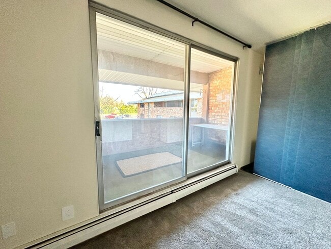 Building Photo - Rare rental opportunity conveniently locat...